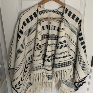 Cozy boho-shawl - Fringe and Sundance vibes.